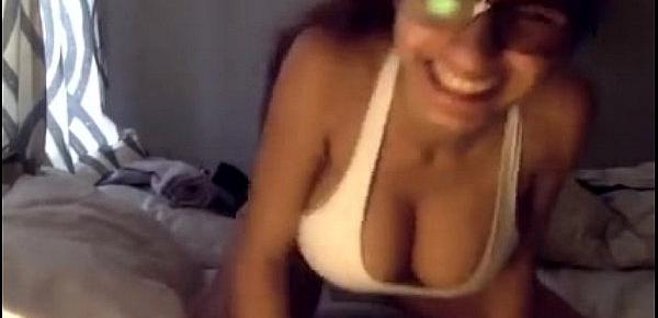  Mia Khalifa twerk